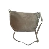Bolso bandolera de ante italiano con tachuelas en los laterales. Correa ajustable e intercambiable. Cierre de cremallera. Interior forrado con bolsillo incorporado. Bolsillo trasero. (Taupe)