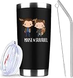 ATHAND Supernatural Merchandise Gifts Sam & Dean Moose & Squirrel - Vaso aislado para café y vino con tapa y popote, 20 onzas, ideas de regalos para fanáticos de programas de televisión, amigos,